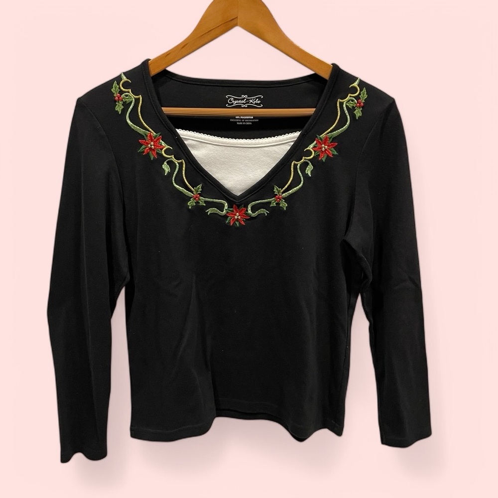 Adorable 90’s-y2k black white collar embroidered holiday bling trim top